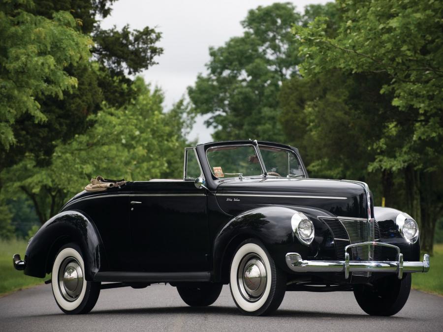  Ford V8 Deluxe Convertible Coupe 1940 года  (фото 1 из 26)